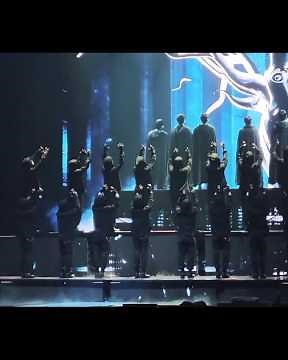 EXO opening their EXhOrizon in Seoul concert today with ‘MAMA’ (2026 Ver.)🔥😭