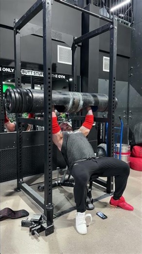 Working on that lock out 👊 213kg set of 3