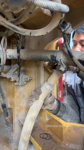 728K views · 8K reactions | Overhaul Gearbox Replacement of First Gear Clutch Plate Assembly. #auto #mechanic #mechanicsteve #automotive #automechanic #gearbox | Mechanic Steve | Facebook