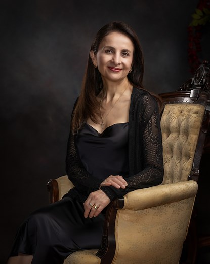 Adding the finishing touches to a fine art portrait. ✨ So much intention goes into every step of the process—from posing and lighting to the final brushstrokes that make each portrait truly one of a kind. In a world that’s become so digital, there’s something special about creating tangible, lasting art. #BoulayFineArt #FineArtPortraits #HeirloomPortraits #TennesseePhotographer #TimelessArt | Boulay Photography, CPP