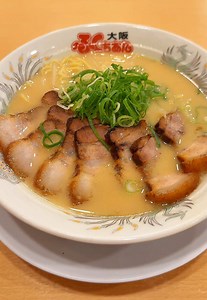 大阪ふくちぁんラーメン 塚本店｜深夜でも行列のチャーシューメン