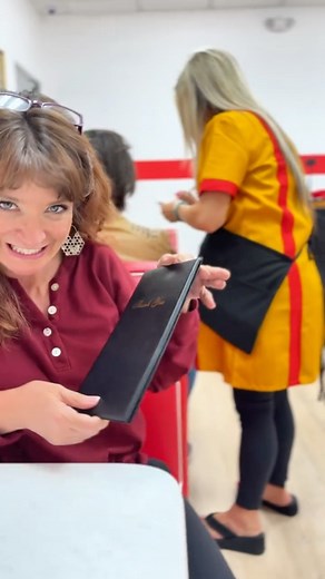 Pregnant waitress gets blessed | Confessions Of A Kindness Queen