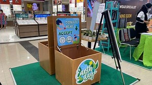 Peringati Hari Bumi, AEON Mall Indonesia Salurkan Donasi Pakaian dan Buku Layak Pakai - Tribunjakarta.com