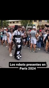ROKI ROBOTICS on Instagram: "¡Los robots presentes en París 2024! 🤖 Este atleta francés llevó la llama olímpica con un exoesqueleto."