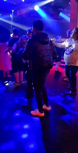 Singer Ameen Tady Dance video in pub going viral | Ameen Tady