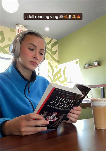 a lil fall reading vlog for ya ☕️🍂🕯️🧸🍁🧦 #thenightcircus #erinmorganstern #fallreading #bookstoreadthisfall #bookreviewsandrecs