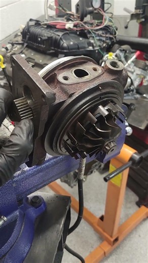 Checking a Holset HE300VG VGT turbo from a Cummins 6.7 after cleaning and unsticking the nozzle