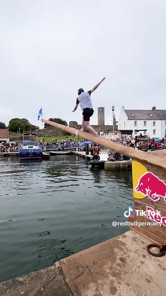 Red Bull Energydrink: Fliegen mit Flügeln