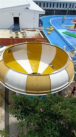 AMERICAN TEEN TRIED THIS SCARY SPACEBOWL SLIDE 🎢🫨🫨🤣 #fbreels25 #reelsviralシ #fypシ゚viralシ #fbreelsfypシ゚viral #reelsfbシ #viralreels #fbreels #fbreelsvideo #viralreelsfb #reels2025 #viralpage #viralpost #viralvideo #virals #video #reelsfb #trending #waterslide #waterpark #park #rides #fb #treendingreels #fyp #reels #aquapark #slide #themepark #highlights #fbreelsvideo2025ツ | Extreme Adventure