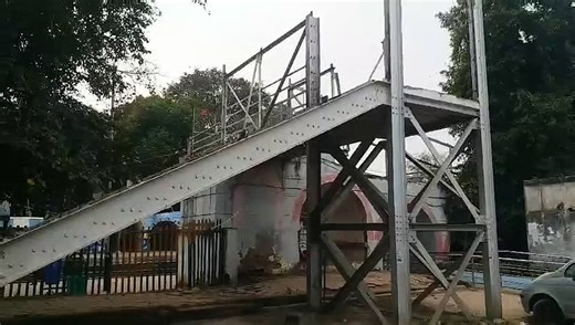 Lift will be installed in new foot over bridge under construction at Narmadapuram railway station, p