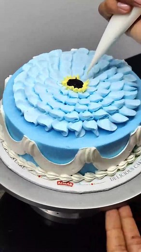 #cakedecorating #blueberry #topcake #bestcakes #elmo #edibleart #pipingskills #cupcake #sesamestreet #cakelover #cupcakesandwich | Top Cake1 | Facebook