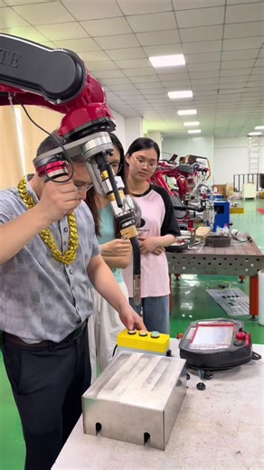Automated Welding & Material Handling Robots