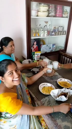 #siddarthroy_28 #goud #kallu #telangana #tiktokindia #viral mom and anuntys are enjoying with healthy drink 🤩🤩🤩🤩😜💯💯