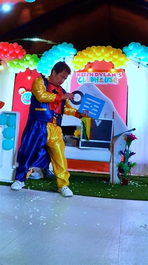 1st in the phillipines✌️🥰🥰 #magician #1stinthePhillipines #magicdisc | Silver CLOWN for HIRE