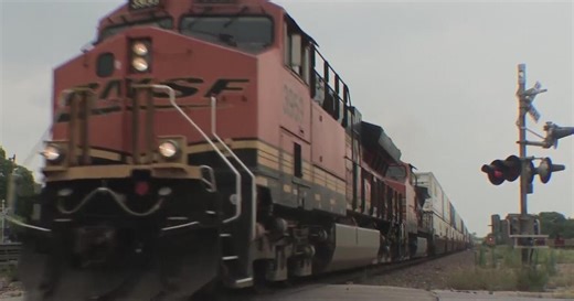 Longer freight trains increasingly costing Texans their time and safety