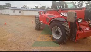 Prise en main d'un chariot élévateur à mât #télescopique lors d'une session #pratique. Pour nous contacter, utilisez les coordonnées suivantes : 👉#Douala 🇨🇲 Derrière Camlait Ndogbong : https://wa.me/237694354602 👉 #Yaounde 🇨🇲 Nsam escale entrée ancienne menuiserie : https://wa.me/237675976788 👉 #Bafoussam 🇨🇲 immeuble COGENI à Akwa : https://wa.me/237681289136 👉 République du CONGO #PointeNoire 🇨🇬 Immeuble Intérim 2000 : https://wa.me/242064023839 www.cfpcsl.com #Opérezentoutesécurité