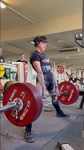 17 year old 59kg deadlifting 276kg over the world record