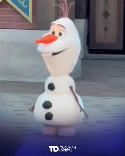 #VIRAL ⛄| Disney presentó un sorprendente robot de Olaf, diseñado para moverse y reaccionar casi igual que en Frozen. Gracias a tecnología de IA y aprendizaje por esfuerzo, este animatrónico puede caminar, gesticular, mover ojos y boca por separado e incluso ponerse y sacarse su nariz de zanahoria. 🤖❄️ Con sensores que detectan a los visitantes y un cuerpo blando pensado para abrazos, este Olaf robótico marca un nuevo nivel de interacción. 💫 Debutará en World of Frozen, en Disneyland París, li