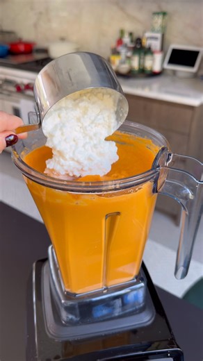 healthy vegetable soup 2 ways! You won’t even miss the butter, flour or heavy cream. https://healthyishfoods.com/creamy-vegetable-soup-2/ #soup #recipeoftheday #recipe #lowcalorie #protein | Healthyish Foods