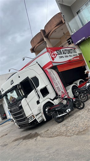 LP SOM AUTOMOTIVO on Instagram: "Instalamos som interno nessa Scania R450 pensando no que realmente importa: acabamento impecável e qualidade em todo o sistema. 🔊🚛 Utilizamos inversor Usina 24V/12V para preservar as baterias do veículo, garantindo segurança e eficiência. Sem dúvidas, um sistema que entrega pancada, pressão e muita qualidade sonora. O básico bem feito sempre dá certo. 💪🔥 . . #scanıa #somautomotivo #qualidadeepreço"