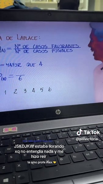 Profesor Alex Corrigiendo Examenes para Estudiantes de Ingeniería