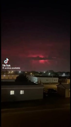 OUR FRIENDS are putting up a nice show up there…😁⚡️⚡️⚡️ UFO #ufo 👽 Prime Disclosure 👽