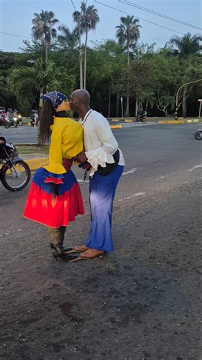 Dancing in the streets of Cali 🇨🇴 Smile People 😀 #colombia