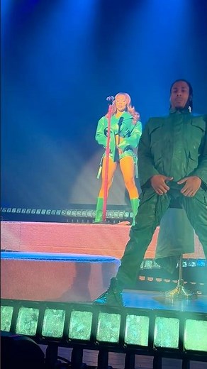 The toy soldier two step! 💚✌🏽
