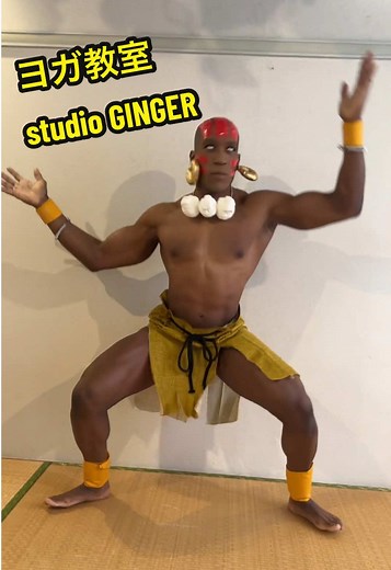 ダルシム先生あらわる🧘🏽‍♂️🔥 ストリートファイターは今の若い子達も知ってるよね？ #コスプレ #筋肉 #dance | dhalsim street fighter
