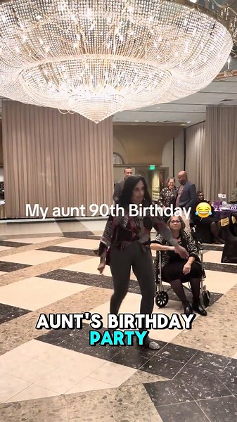 Beautiful Woman at Aunt’s Party‼️❤️💃🏽#beautifulwomen #dancing #her #natural #aura #trending #viral