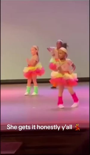 Her lil walk off ..yes mam #lafamilia #dancersoftiktok #turnup #dancelikenooneswatching #confidenceboost