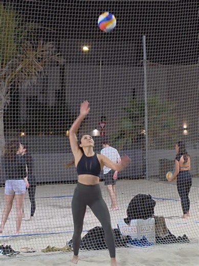Incredible Volleyball Saves at Kite Beach