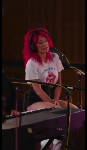 @Halsey and @yungblud perform beautiful live cover of I Will Follow You Into The Dark by @Death Cab for Cutie. #music #musicvideo #live #acoustic #halsey #yungblud #viral #fyp