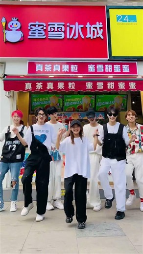 One cup of milk tea with sweet ice cream, dancing ends, boss says niece is too cute, it's free!