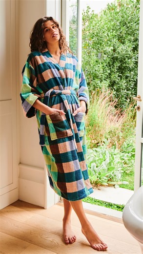 Robes that feel like a hug, bath bags packed with self-care, and a bubble bath so good she might actually forget you left buying a gift to the last minute. Give her the gift of lounging in style 🛁 💤 | Kip&Co