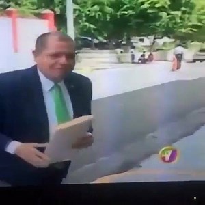 Must watch Audley a run from the reporter and drop | Jamaica IS Nice