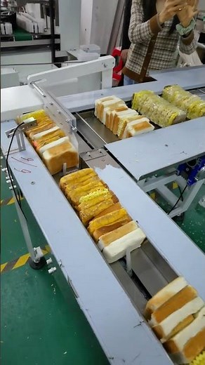 Bread packaging machineFlow packing machine Pillow packaging machine #packagemachine #packingmachine