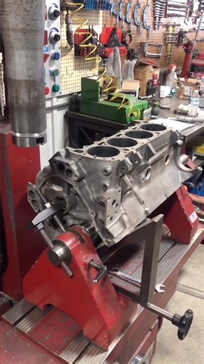 Let's fixture a V8 block on the boring and surfacing machine! 😎 #engine #engines #machining #machineshop #enginemachining #enginemachineshop #repair #rebuild #enginerepair #enginerebuild #automotive #automotivemachining #automotivemachineshop #automotiverepair #automotiveindustry #v8 #engineblock #business #smallbusiness #familybusiness #coloradobusiness #jamsionline #work #workhard #hustle #howitworks #howitsdone | JAMSI Online