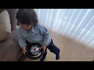 Fatih Selim ve yusuf uzaktan kumandalı arabaları sürüyorlar birazda anlaşamıyorlar sanki