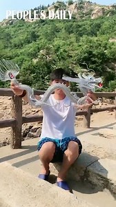 Master of wire art! Young Chinese man goes viral for making delicate wire sculptures by bending, twisting, and shaping wire. | People's Daily, China