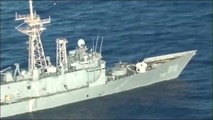 潛艦魚雷(Mk48 ?)在船體下方 水中爆炸， 毀傷效果比直接擊中還大。第一段是派里級巡防艦USS Thach (2016年)，第二段是新港級戰車登陸艦USS Racin (2018年)。 (YouTube : RIMPAC 2016 SINKEX of Decommissioned USS Thach FFG 43 / Submarine TORPEDO ATTACK Training And Harpoon Missile Launched During Same Exercise To Sink Ship) | 曹瀛生
