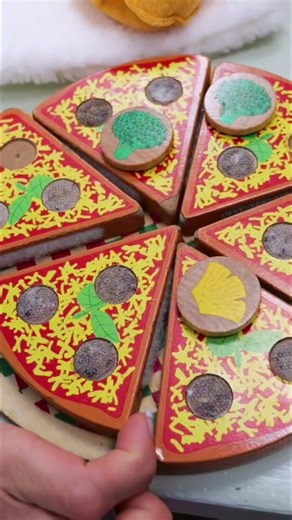 La pizza per i giocattoli e la pizza per i fratellini! #pizza #giochi #michiamobianca