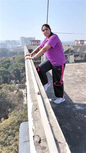 Nehafun&fitness🤸‍♂️🧘‍♀️ on Instagram: "Say goodbye to belly fat and hello to confidence. You can reduce belly fat at home—with just a wall for support. ✔ Stand straight against the wall ✔ Lift your knees up with control ✔ Do just 2 simple exercises daily Age 50+? Overweight? No problem. Move slowly and stay consistent. 👉 Save this reel 👉 Follow for daily easy home workouts Confidence grows when effort becomes routine #BellyFatLoss #WallWorkout #50PlusFitness #NoJumpingWorkout #HomeWorkoutFor