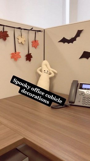 Spooky Office Cubicle Ideas for Halloween Decorations