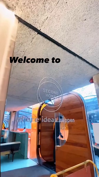 Welcome to Second Home Spitalfields! 🪴☀️ The winner of ‘Best Design’ at The Tallys 2022, Second Home Spitalfields will make you fall in love at first sight. Hundreds of plants, loads of natural light, weekly events and a rooftop terrace are just a few of the fantastic perks that this Shoreditch-based venue can offer. Book a desk, meeting room or office space at Second Home Spitalfields through Tally Market today! Link in bio! #secondhome #secondhomespitalfields #sustainableoffice #tallymarket #