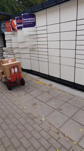 Exploring Sidewalk Lockers and Delivery Options