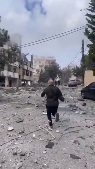 Israel 🇮🇱 gives it’s response to a ‘ceasefire’:•50 🇮🇱 jets dropped 160 bombs in 1 min•100 Lebanon 🇱🇧 sites bombed in 10 mins•multiple Lebanon 🇱🇧residential locations•300 plus people murderedIsrael 🇮🇱 is a pariah stateExpel 🇮🇱 from the UN now.