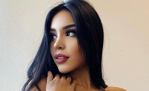 Ennid Wong muestra 'todito' como Dios la trajo al mundo desde la tina (Foto)