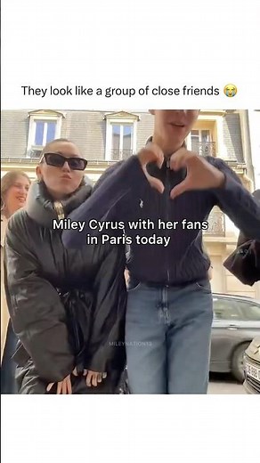 Miley Cyrus DANCING and SINGING her NEW SONG with her FANS | #mileycyrus #shorts