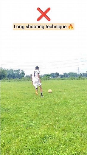 how to hit a long shot ⚽😱 #shots #football #longball #shoot #viral #tutorial @abeshsports
